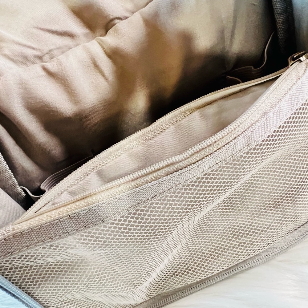 Hanging Toiletry Bag - Picture 10 of 11